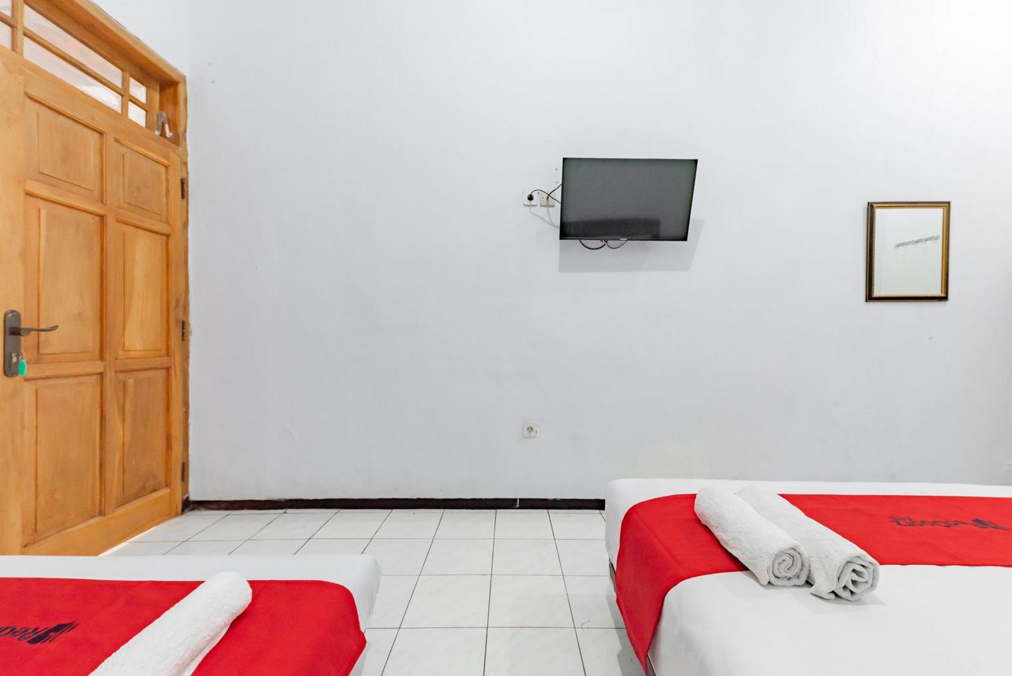 Reddoorz At Ciliwung Guest House Syariah Malang Bagian luar foto