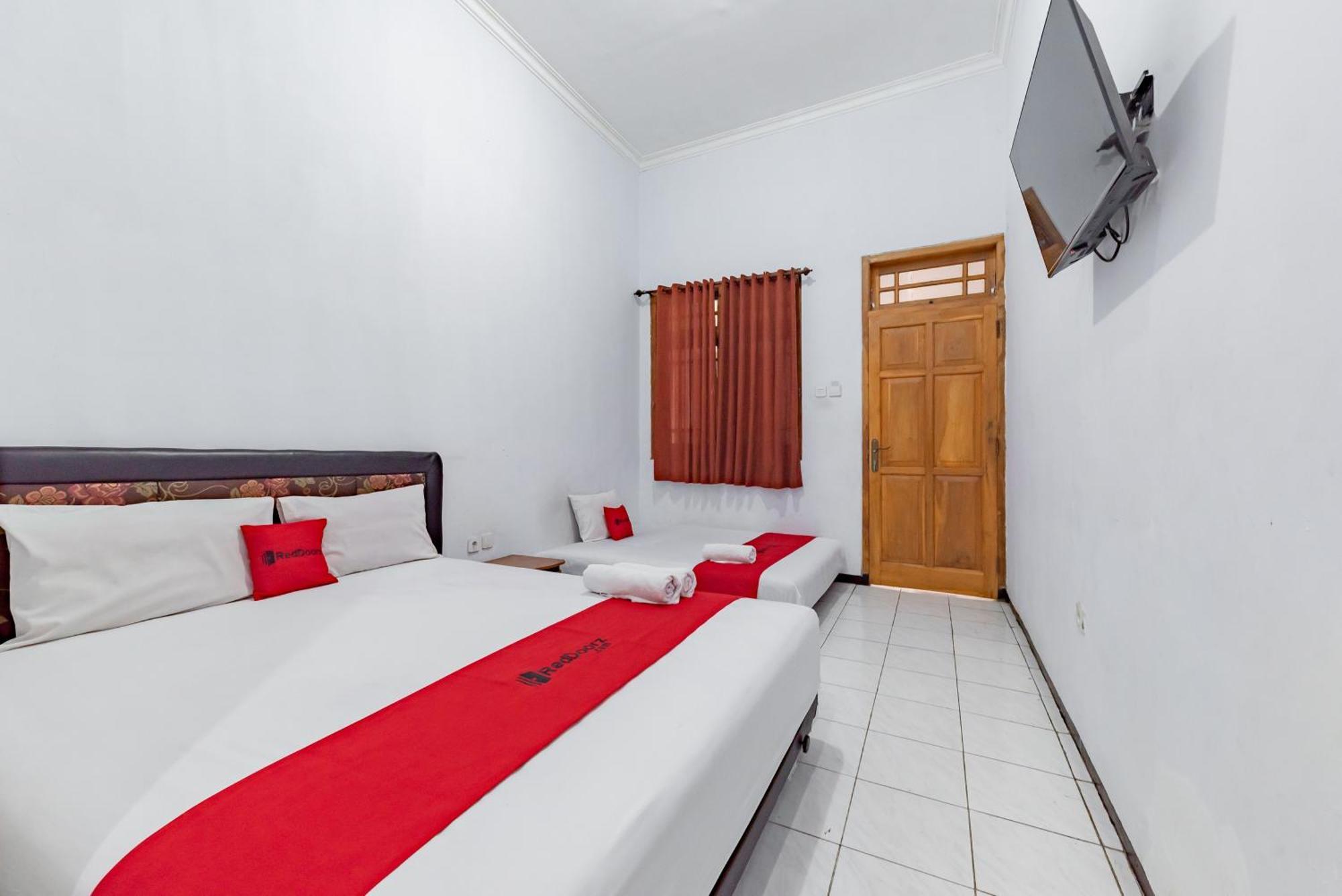 Reddoorz At Ciliwung Guest House Syariah Malang Bagian luar foto