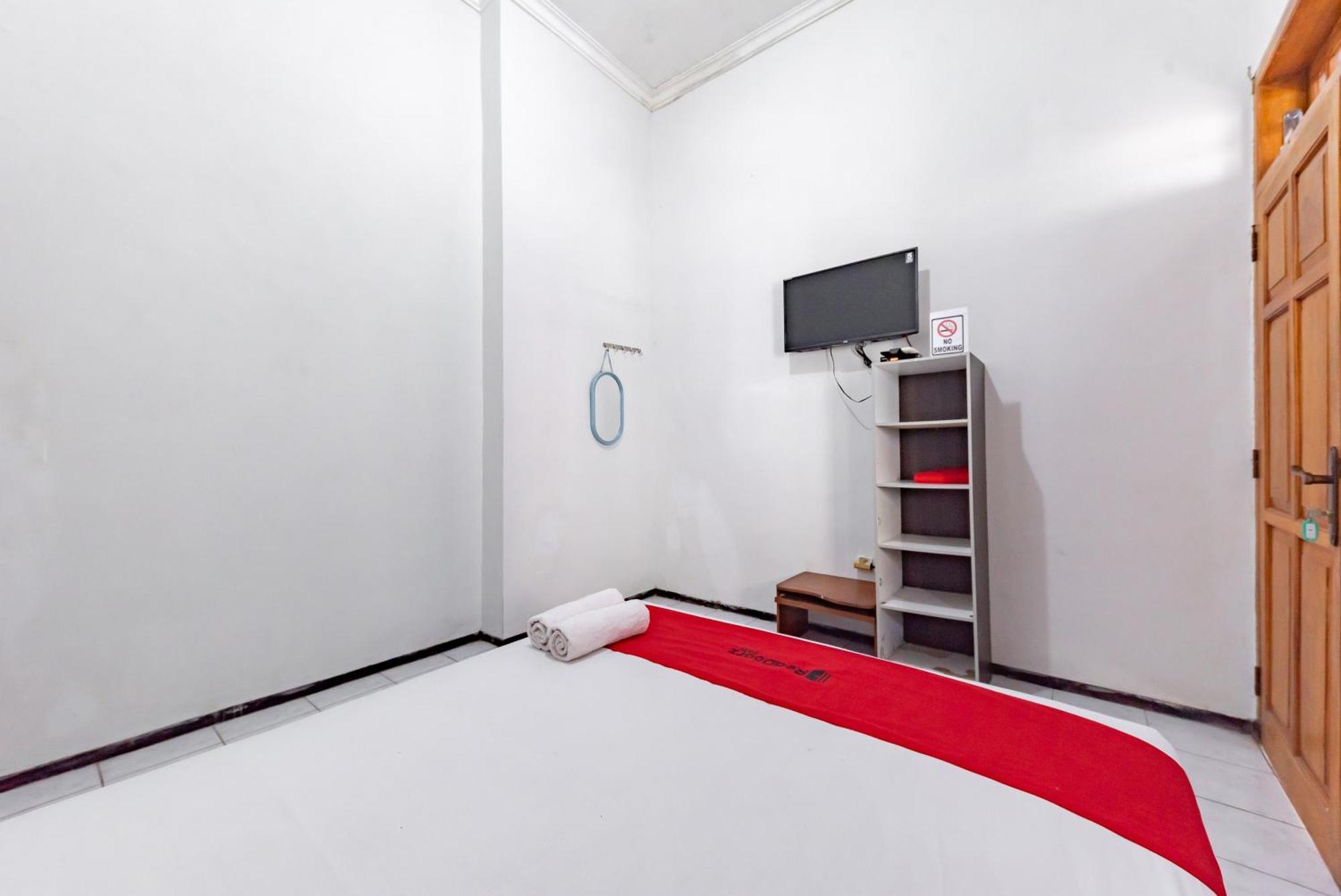 Reddoorz At Ciliwung Guest House Syariah Malang Bagian luar foto