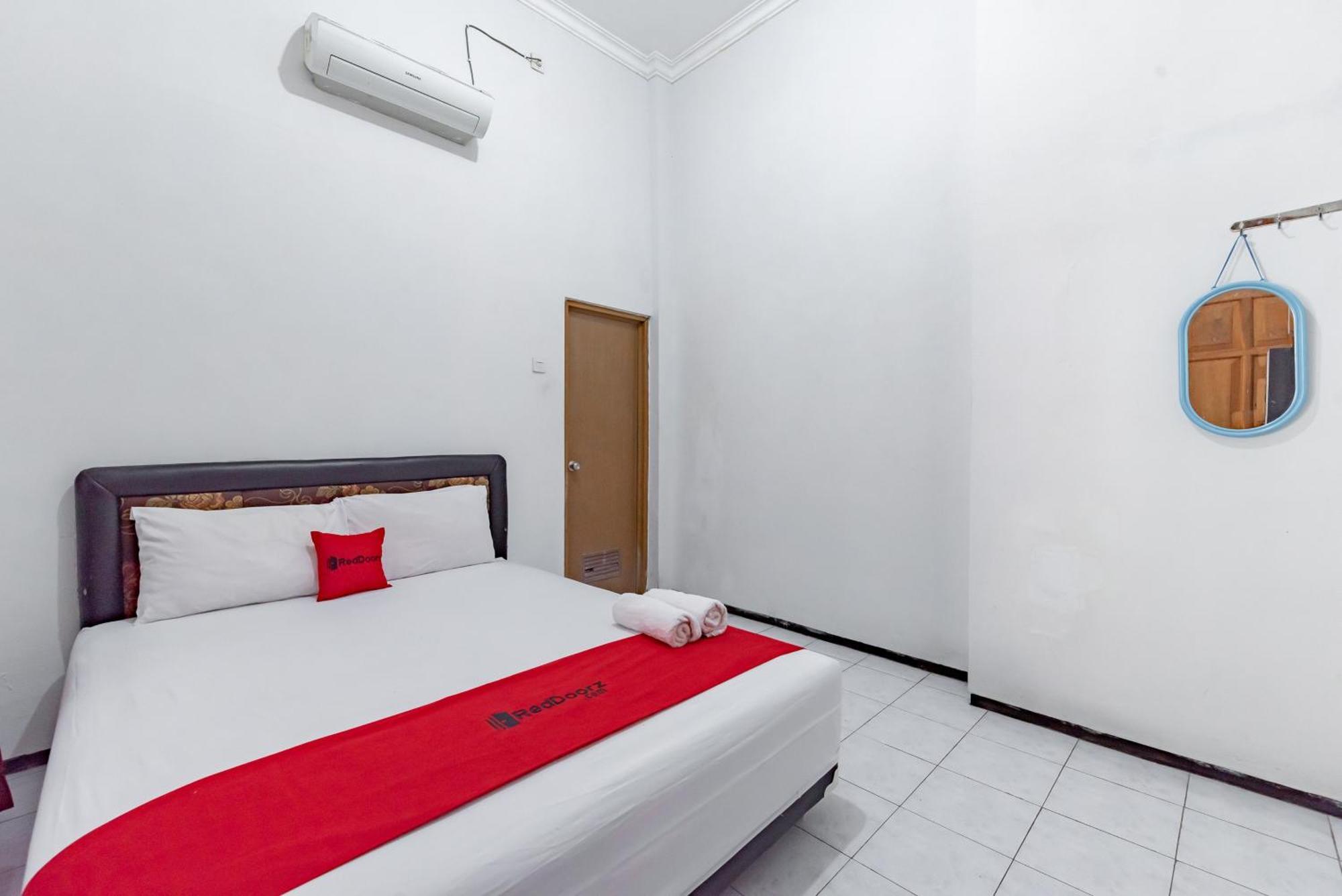 Reddoorz At Ciliwung Guest House Syariah Malang Bagian luar foto