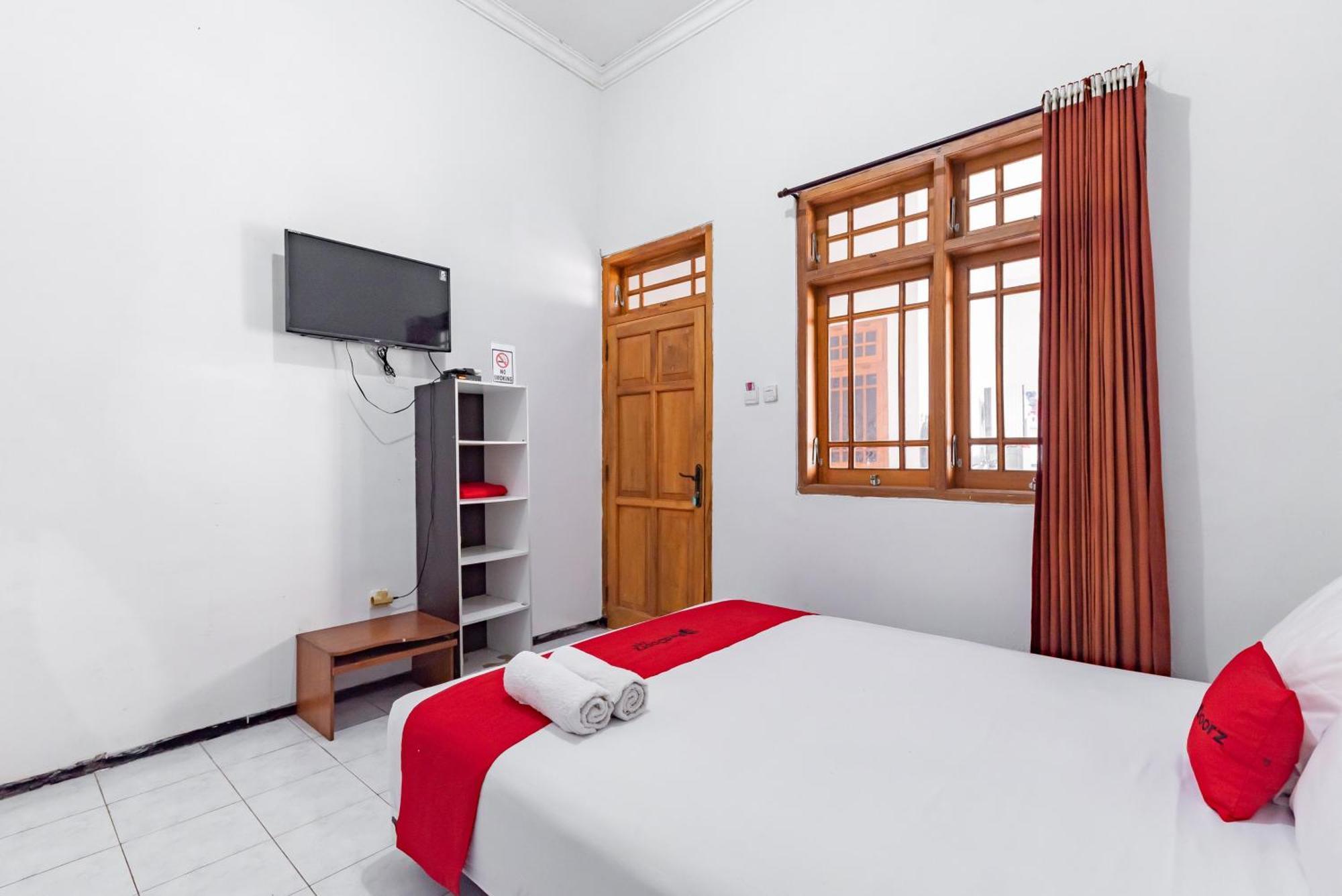 Reddoorz At Ciliwung Guest House Syariah Malang Bagian luar foto