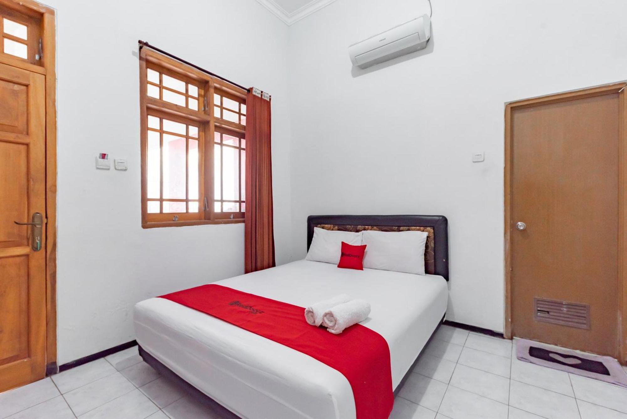 Reddoorz At Ciliwung Guest House Syariah Malang Bagian luar foto