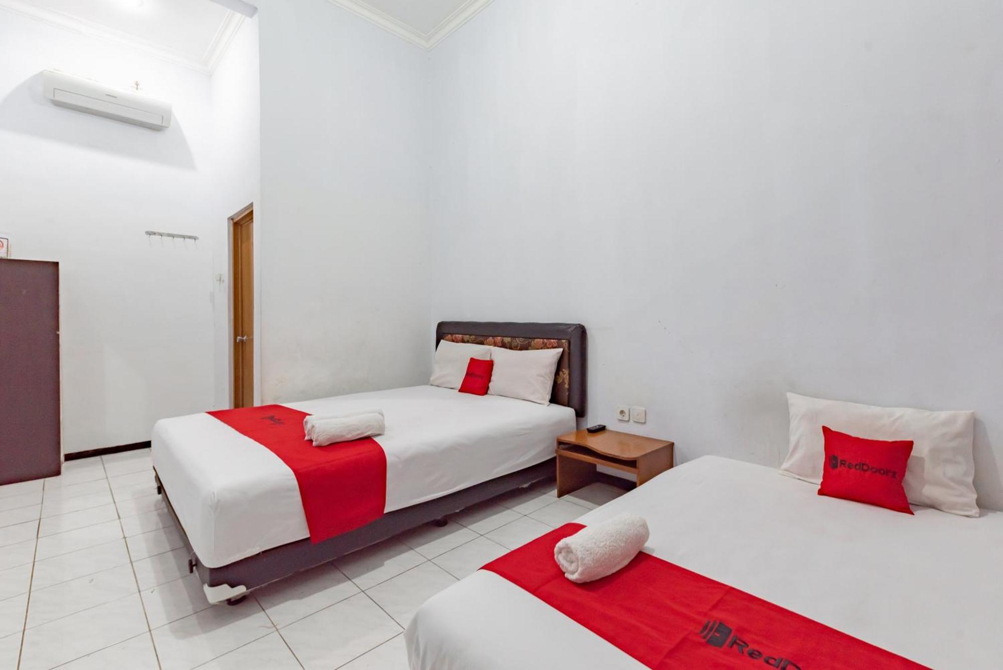 Reddoorz At Ciliwung Guest House Syariah Malang Bagian luar foto