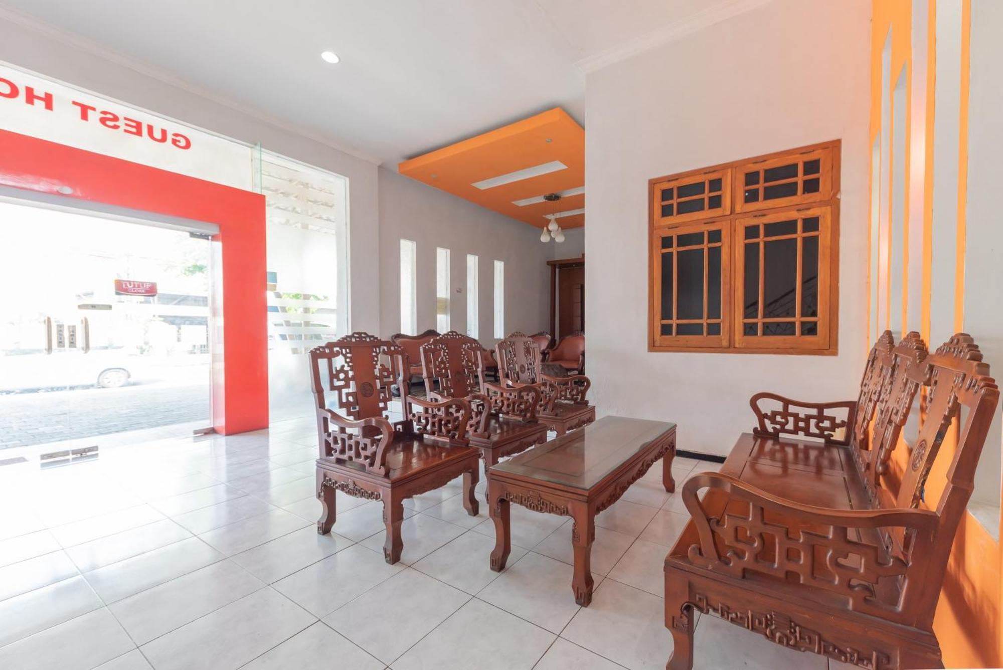 Reddoorz At Ciliwung Guest House Syariah Malang Bagian luar foto