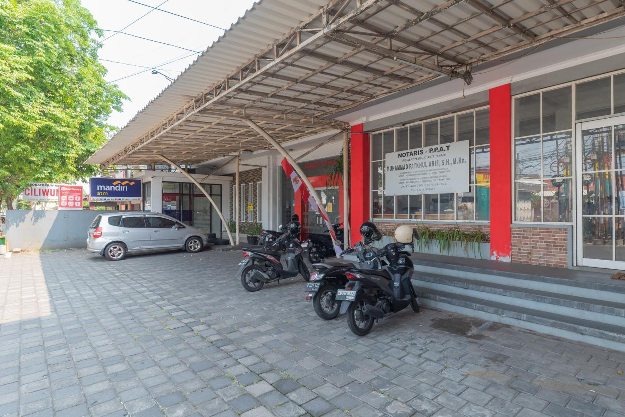 Reddoorz At Ciliwung Guest House Syariah Malang Bagian luar foto