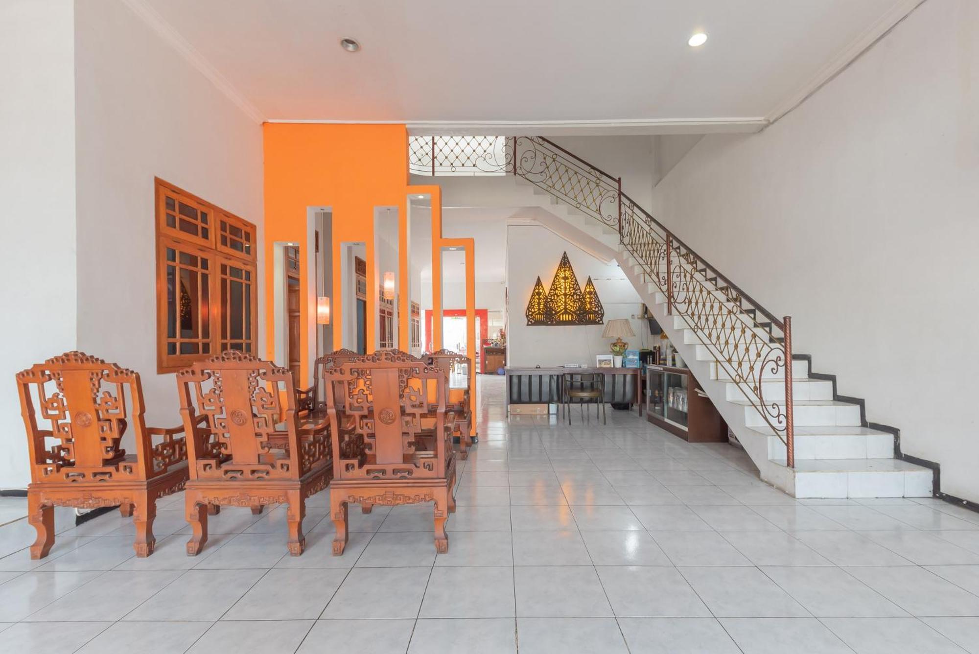 Reddoorz At Ciliwung Guest House Syariah Malang Bagian luar foto