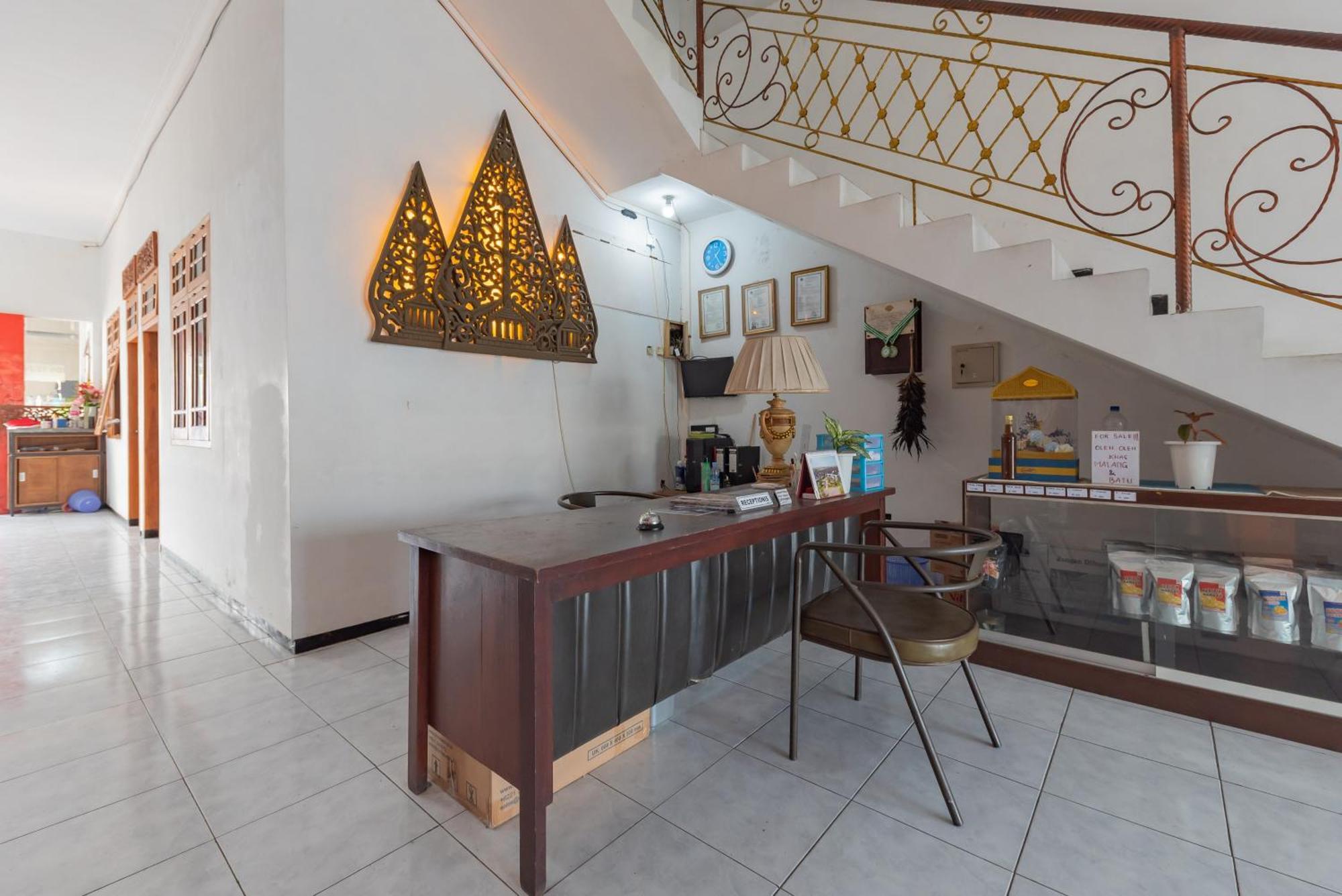 Reddoorz At Ciliwung Guest House Syariah Malang Bagian luar foto