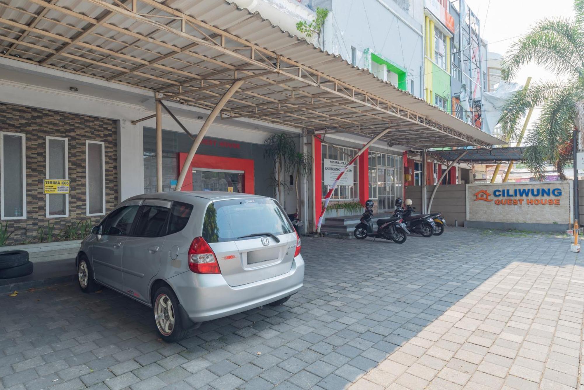Reddoorz At Ciliwung Guest House Syariah Malang Bagian luar foto