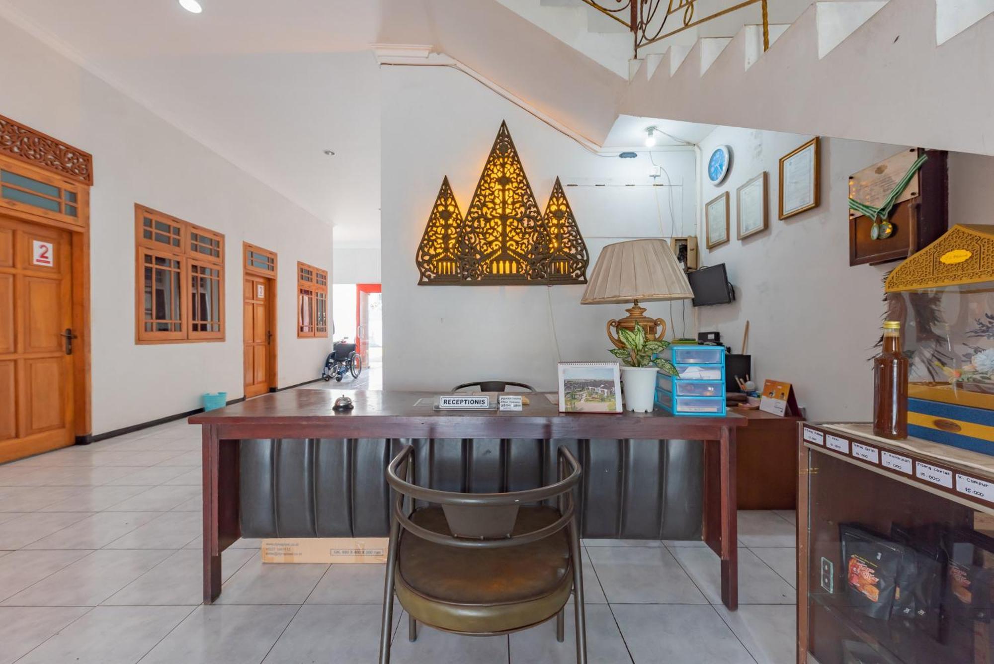 Reddoorz At Ciliwung Guest House Syariah Malang Bagian luar foto