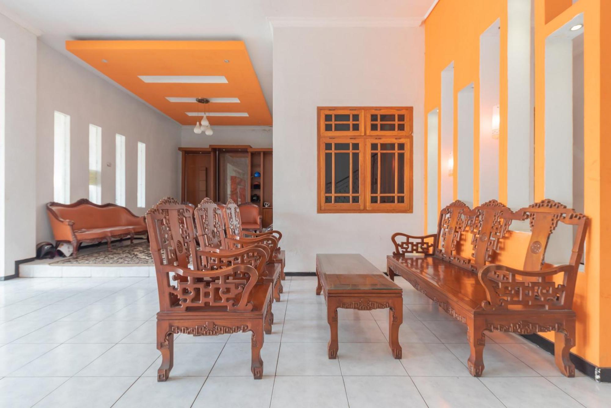 Reddoorz At Ciliwung Guest House Syariah Malang Bagian luar foto